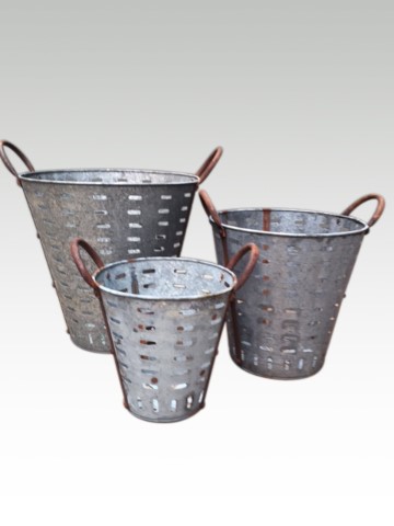 Zinken Decoraties: Emmer Met Gaten