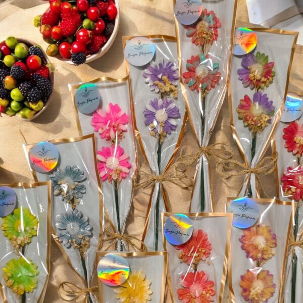 Kleine bloemen geurkaars
